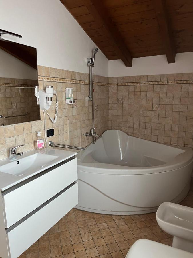 Color House Malpensa B&B Cassano Magnago Ngoại thất bức ảnh