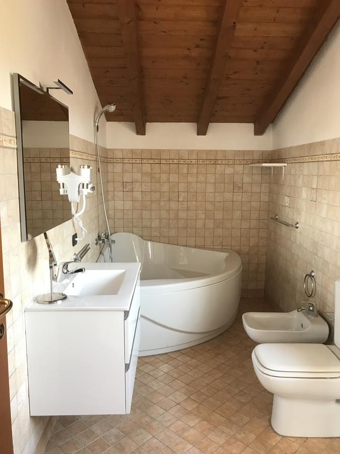 Color House Malpensa B&B Cassano Magnago Ngoại thất bức ảnh